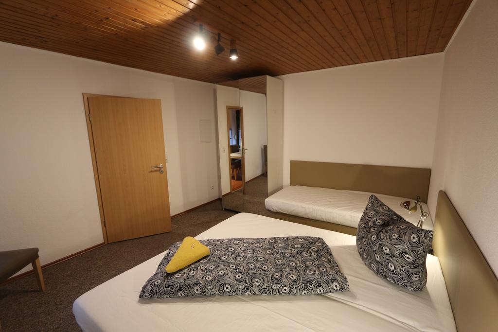 Nadines Ferienwohnung เครเฟลด์ ภายนอก รูปภาพ